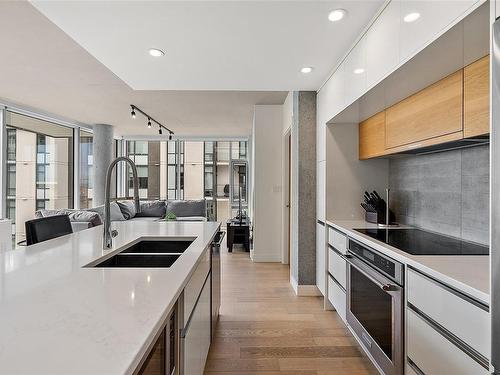 1507-989 Johnson St, Victoria, BC - Indoor Photo Showing Kitchen With Double Sink With Upgraded Kitchen