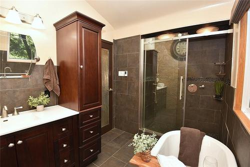 731 Old Hwy 8, Rockton, ON - Indoor Photo Showing Bathroom