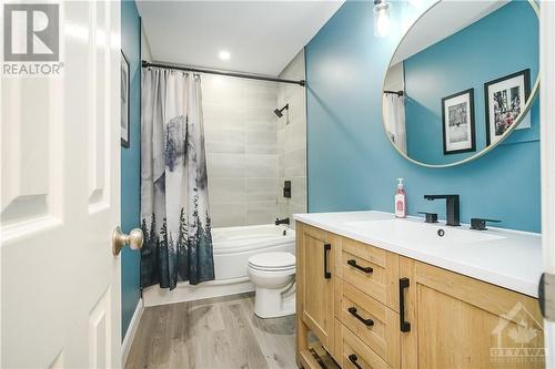 31 Spearman Lane, Kanata, ON - Indoor Photo Showing Bathroom