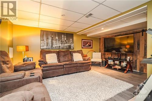 31 Spearman Lane, Kanata, ON - Indoor Photo Showing Living Room