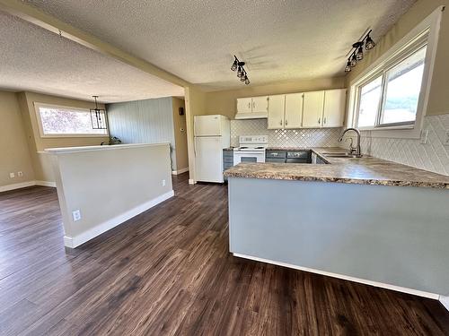 1791 78Th Avenue, Grand Forks, BC - Indoor Photo Showing Kitchen