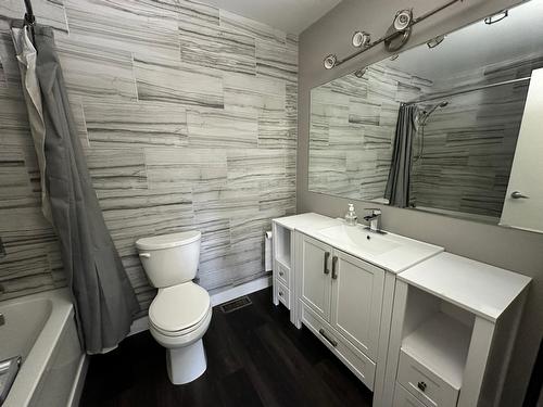 1791 78Th Avenue, Grand Forks, BC - Indoor Photo Showing Bathroom