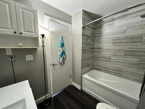 1791 78Th Avenue, Grand Forks, BC - Indoor Photo Showing Bathroom