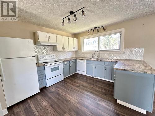 1791 78Th Avenue, Grand Forks, BC - Indoor Photo Showing Kitchen