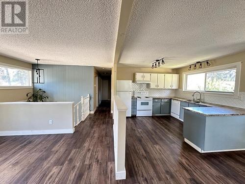 1791 78Th Avenue, Grand Forks, BC - Indoor Photo Showing Kitchen