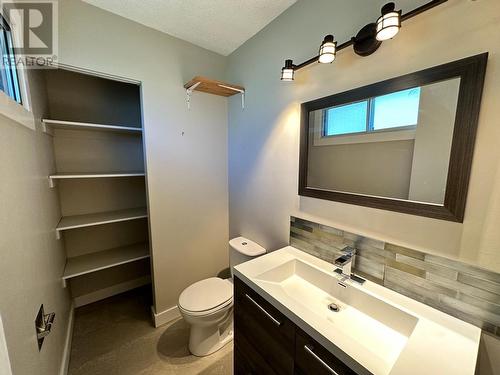 1791 78Th Avenue, Grand Forks, BC - Indoor Photo Showing Bathroom