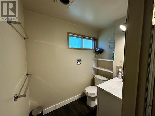 1791 78Th Avenue, Grand Forks, BC - Indoor Photo Showing Bathroom