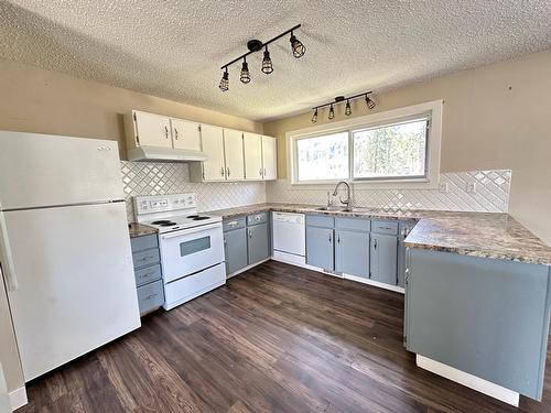 1791 78Th Avenue, Grand Forks, BC - Indoor Photo Showing Kitchen