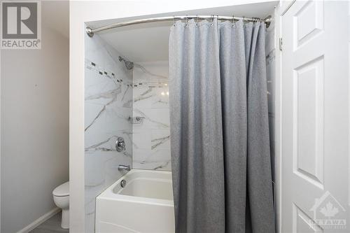 821 Provost Drive, Ottawa, ON - Indoor Photo Showing Bathroom