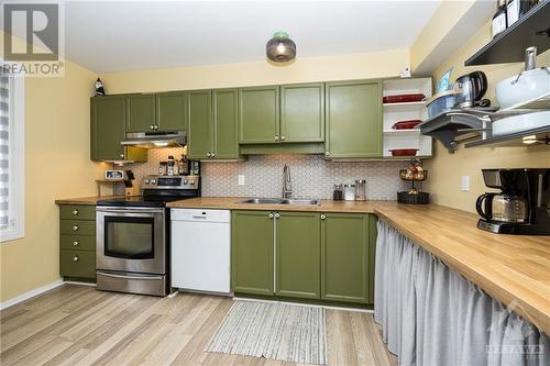 821 Provost Drive, Ottawa, ON - Indoor Photo Showing Kitchen With Double Sink