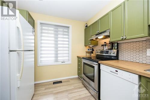 821 Provost Drive, Ottawa, ON - Indoor Photo Showing Kitchen