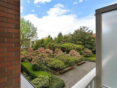 215-999 Burdett Ave, Victoria, BC - Outdoor With Exterior