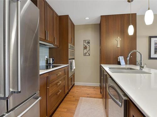 215-999 Burdett Ave, Victoria, BC - Indoor Photo Showing Kitchen With Double Sink