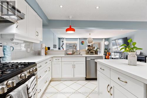 1831 Reilly Walk, London, ON - Indoor Photo Showing Kitchen With Upgraded Kitchen