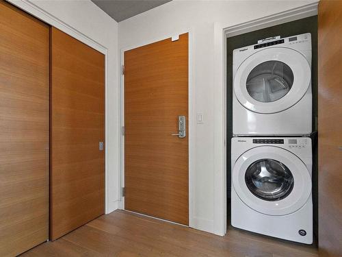 702-989 Johnson St, Victoria, BC - Indoor Photo Showing Laundry Room