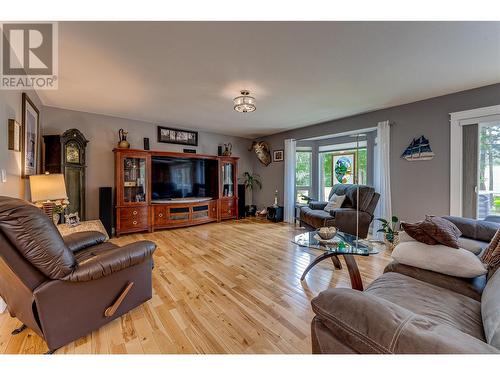 4700 Schubert Road, Armstrong, BC - Indoor Photo Showing Living Room