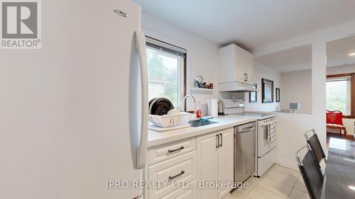 5177 Kitchener Street, Niagara Falls, ON - Indoor Photo Showing Kitchen