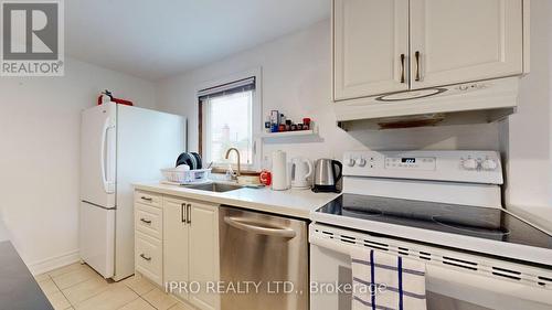 5177 Kitchener Street, Niagara Falls, ON - Indoor Photo Showing Kitchen