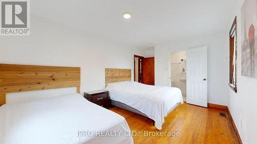 5177 Kitchener Street, Niagara Falls, ON - Indoor Photo Showing Bedroom