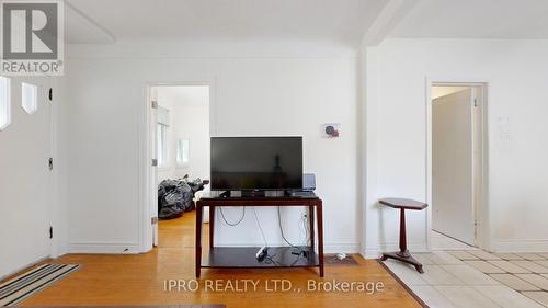 5177 Kitchener Street, Niagara Falls, ON - Indoor Photo Showing Other Room