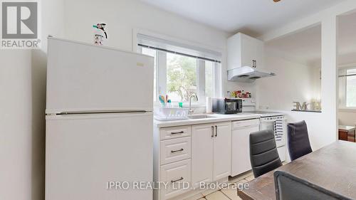 5177 Kitchener Street, Niagara Falls, ON - Indoor Photo Showing Kitchen