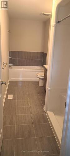 17 Renfrew Trail, Welland, ON - Indoor Photo Showing Bathroom