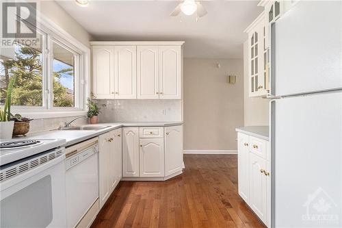 54 Wabalac Drive, Arnprior, ON - Indoor Photo Showing Kitchen