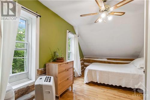 359 Carleton Street, Carleton Place, ON - Indoor Photo Showing Bedroom