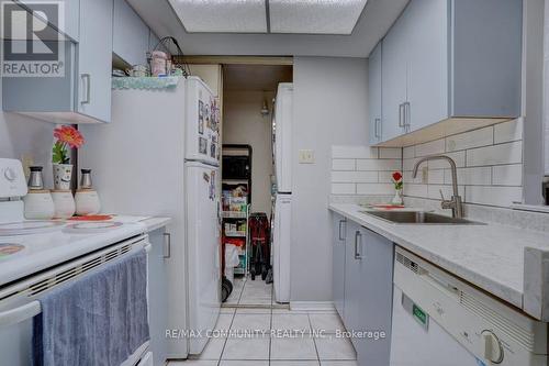 628 - 3 Greystone Walk Drive, Toronto (Kennedy Park), ON - Indoor Photo Showing Kitchen