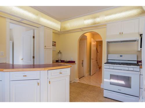 502 7Th Street, Castlegar, BC - Indoor Photo Showing Kitchen