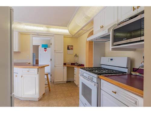 502 7Th Street, Castlegar, BC - Indoor Photo Showing Kitchen