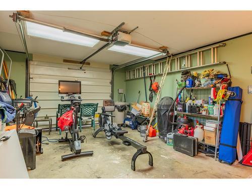 502 7Th Street, Castlegar, BC - Indoor Photo Showing Garage