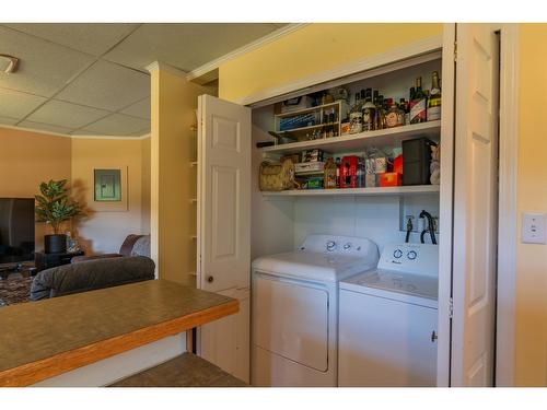 502 7Th Street, Castlegar, BC - Indoor Photo Showing Laundry Room