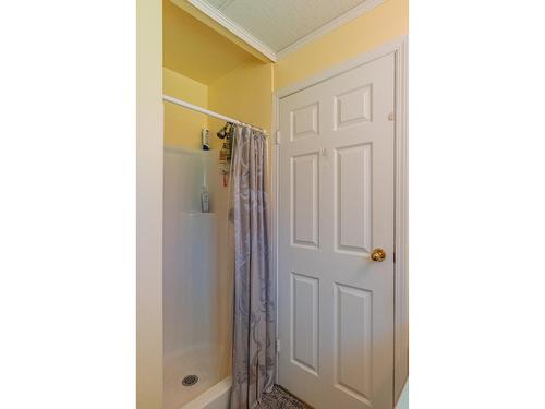 502 7Th Street, Castlegar, BC - Indoor Photo Showing Bathroom