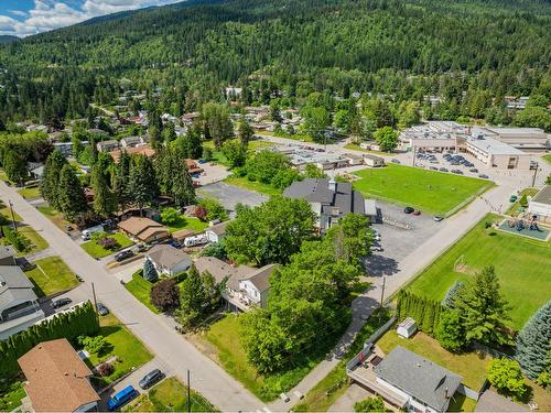 502 7Th Street, Castlegar, BC - Outdoor With View