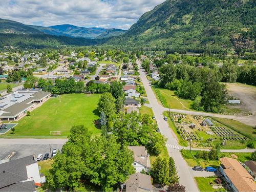 502 7Th Street, Castlegar, BC - Outdoor With View