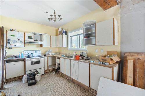 1090 Highway 3A, Nelson, BC - Indoor Photo Showing Kitchen With Double Sink
