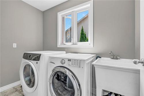 96 Highland Boulevard, Caledonia, ON - Indoor Photo Showing Laundry Room