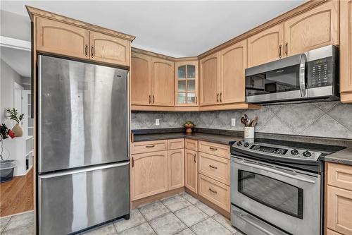 96 Highland Boulevard, Caledonia, ON - Indoor Photo Showing Kitchen