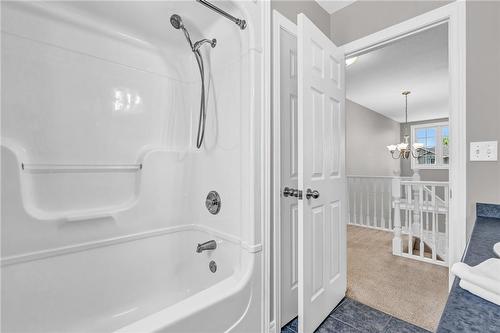 96 Highland Boulevard, Caledonia, ON - Indoor Photo Showing Bathroom
