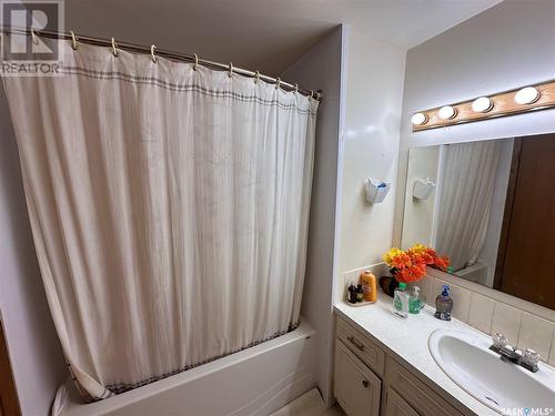 35 Laubach Avenue, Regina, SK - Indoor Photo Showing Bathroom