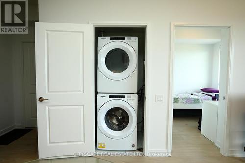 3022 - 8 Nahani Way, Mississauga, ON - Indoor Photo Showing Laundry Room