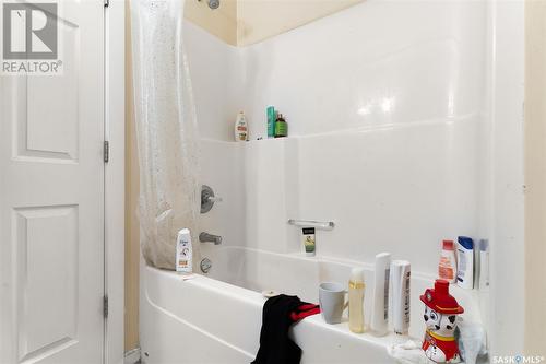 667 Athol Street, Regina, SK - Indoor Photo Showing Bathroom