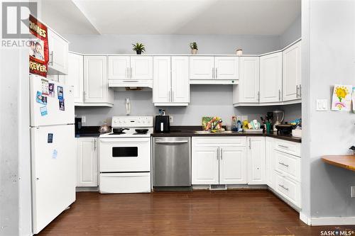 667 Athol Street, Regina, SK - Indoor Photo Showing Kitchen