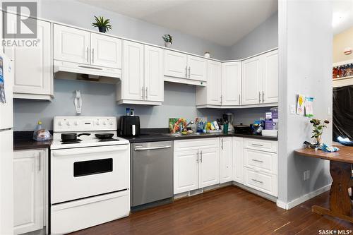 667 Athol Street, Regina, SK - Indoor Photo Showing Kitchen