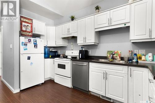 667 Athol Street, Regina, SK - Indoor Photo Showing Kitchen With Double Sink