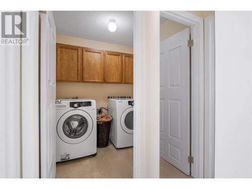 1035 Bernard Avenue Unit# 201, Kelowna, BC - Indoor Photo Showing Laundry Room