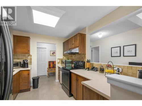 1035 Bernard Avenue Unit# 201, Kelowna, BC - Indoor Photo Showing Kitchen