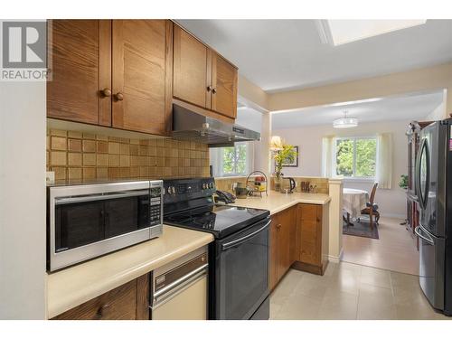 1035 Bernard Avenue Unit# 201, Kelowna, BC - Indoor Photo Showing Kitchen