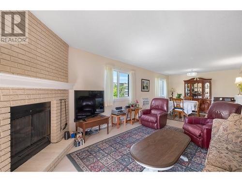 1035 Bernard Avenue Unit# 201, Kelowna, BC - Indoor Photo Showing Living Room With Fireplace